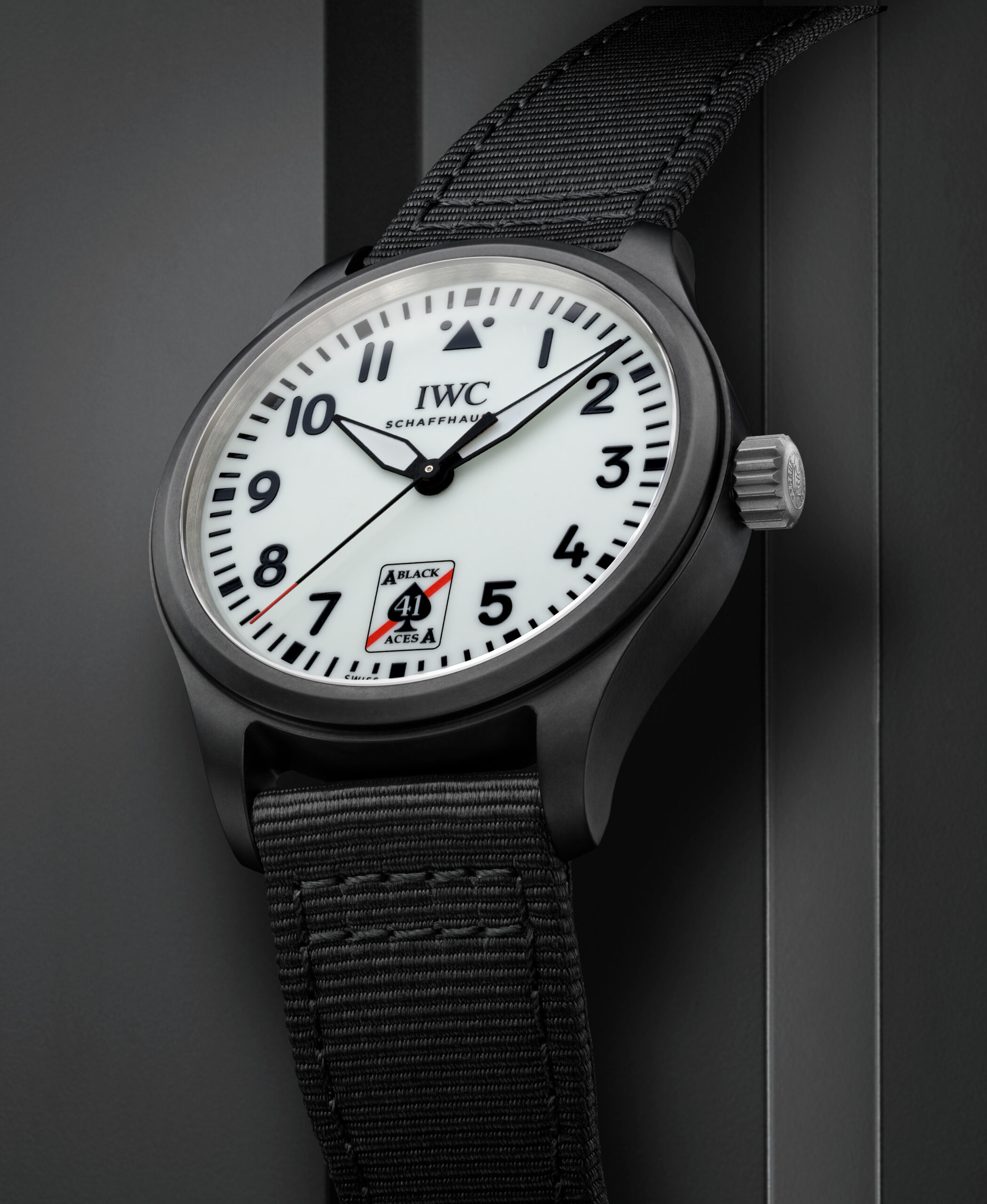 Kill the Lights, IWC Pilot’s Watch Automatic 41 Black Aces Has Entered the Room